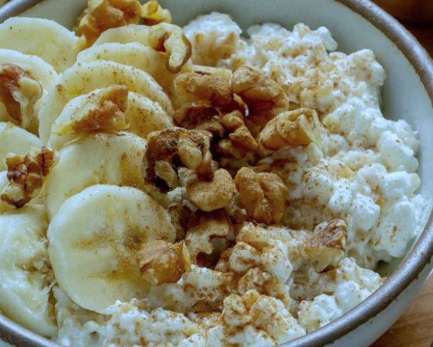 Banana Walnut Cottage Cheese Oatmeal