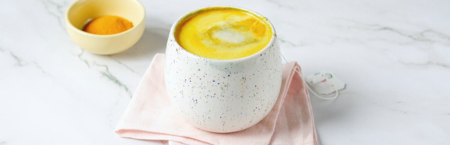 Turmeric & Chamomile Tea Latte